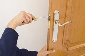 Lock Locksmith Tech Hamilton, OH 513-323-3099 - lock-changing